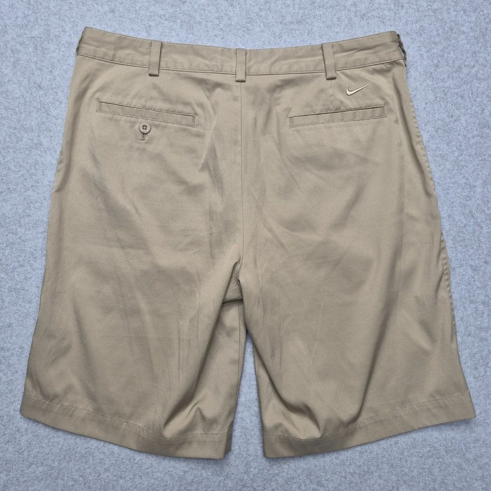 Nike Golf Dri-FIT Shorts Mens 34 Beige Tan Flat Front Stretch Lightweight